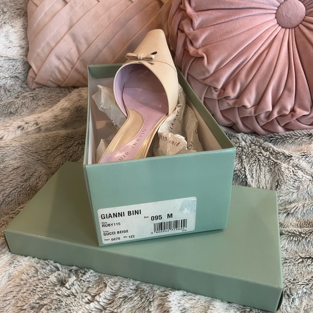 Gianni Bini Women's Blush Beige Heels